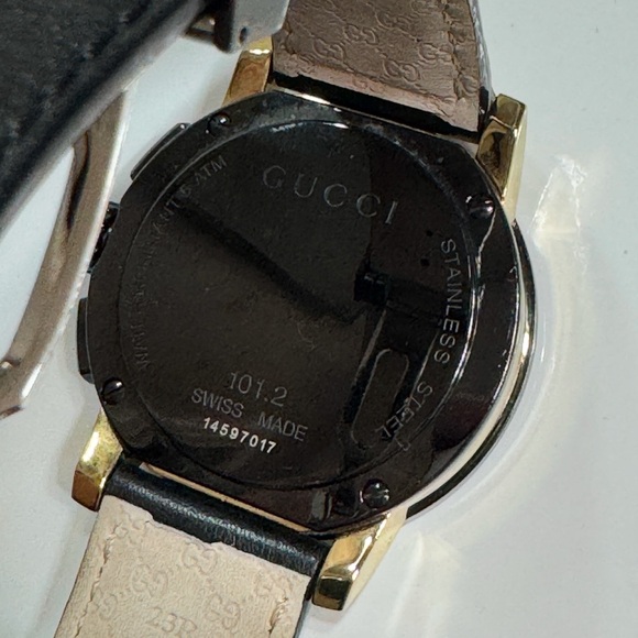 Gucci Black and Gold Men's Watch - Picture 9 of 13
